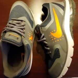 Nike Max Premiere
